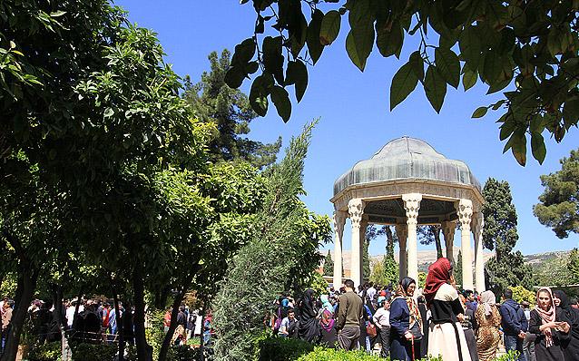 حضور گردشگران اروپایی و آمریکایی در فارس حضور گردشگران اروپایی و آمریکایی در فارس