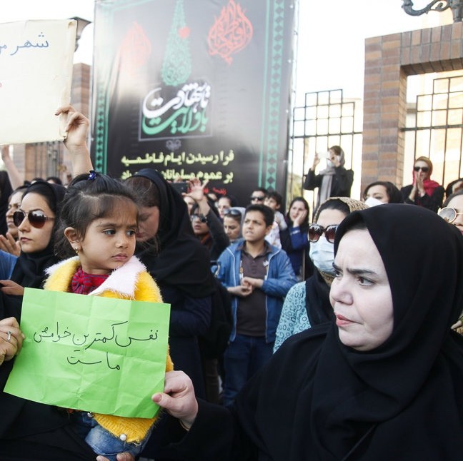 سومین روز تجمع اهوازی ها مقابل استانداری خوزستان