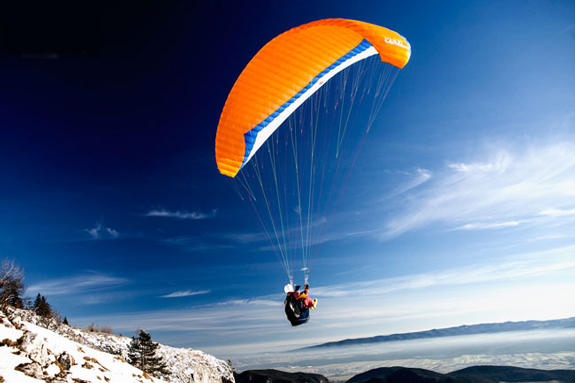 جان باختن پاراگلایدر سوار خراسان رضوی در ارتفاعات نیشابور