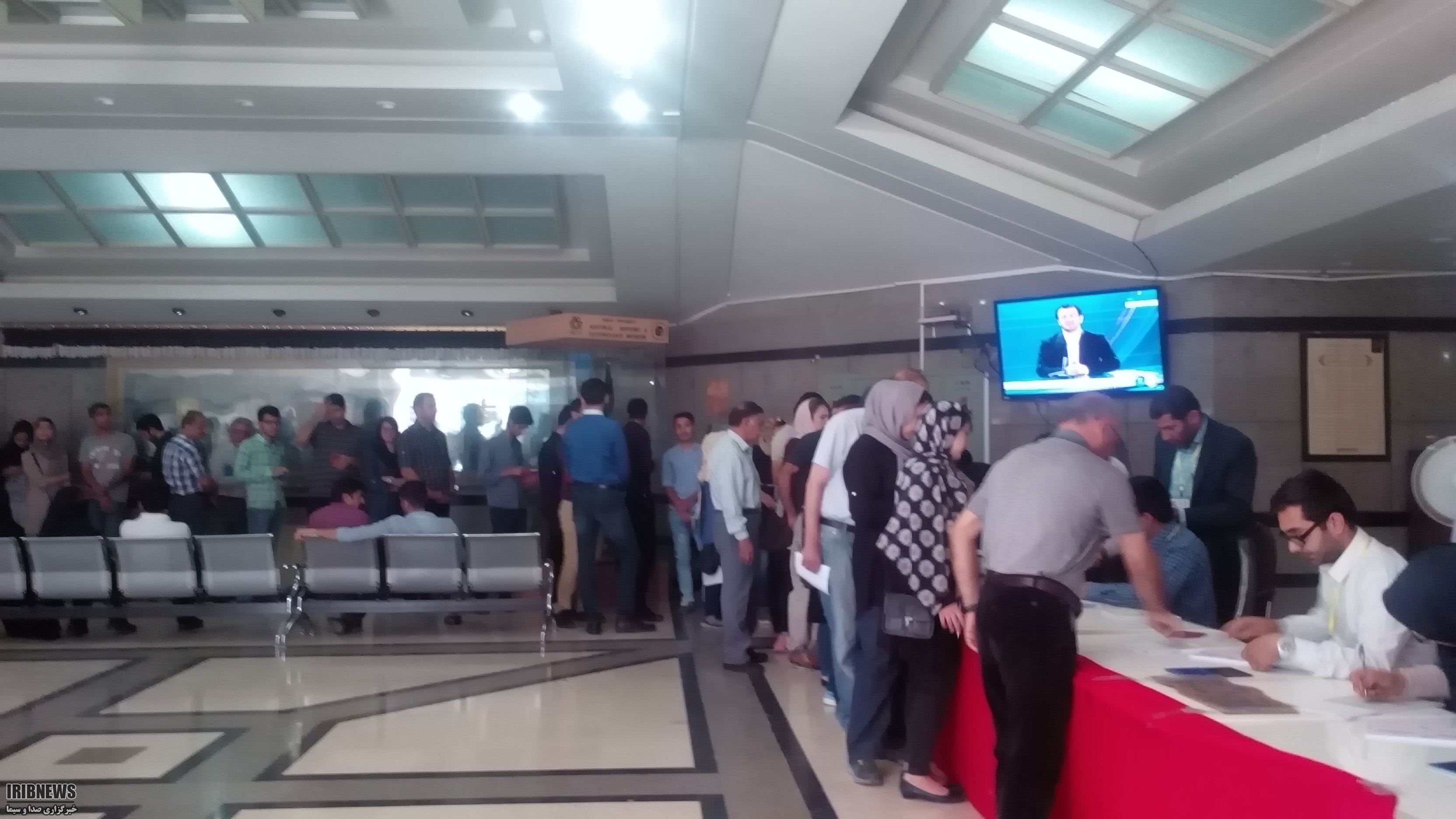 صفهای طولانی رای گیری در شیراز صفهای طولانی رای گیری در شیراز