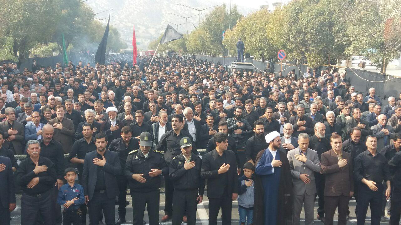 سوگواری مردم در روز اربعین سرور و سالار شهیدان + فیلم