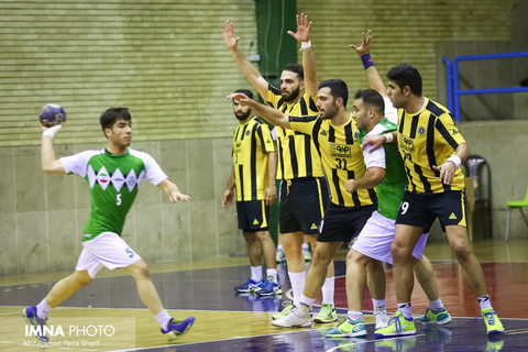 برتری سپاهان مقابل ذوب آهن در شهرآورد هندبال