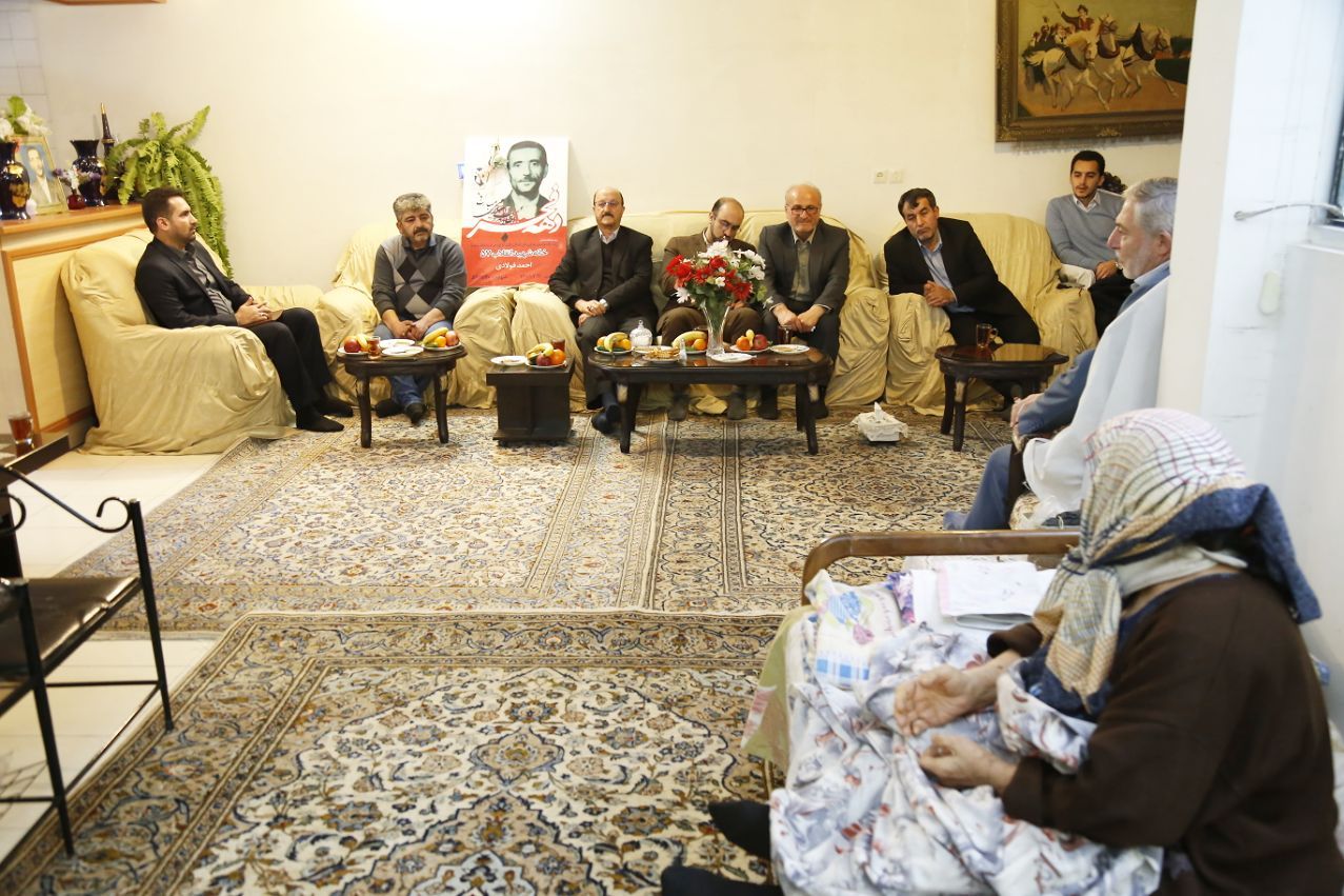 دیدار استاندار قزوین با خانواده دو شهید دوران انقلاب دیدار استاندار قزوین با خانواده دو شهید دوران انقلاب