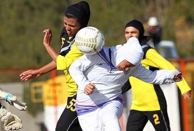 اسامی داوران رقابتهای ذوب آهن و سپاهان با حریفان اسامی داوران رقابتهای ذوب آهن و سپاهان با حریفان