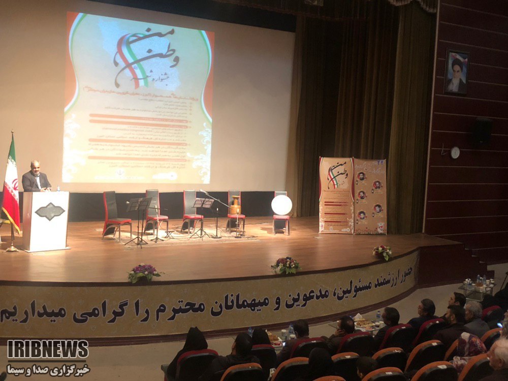 تجلیل از برگزیدگان جشنواره شعر وطن من در البرز