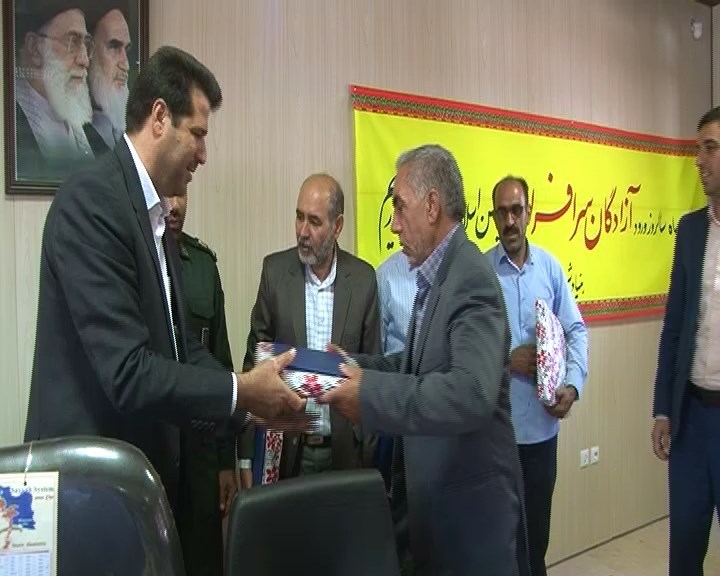 تجلیل از آزادگان دهاقان و خور و بیابانک