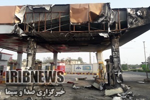 اتش سوزی در یکی از پمپ بنزبن های بم