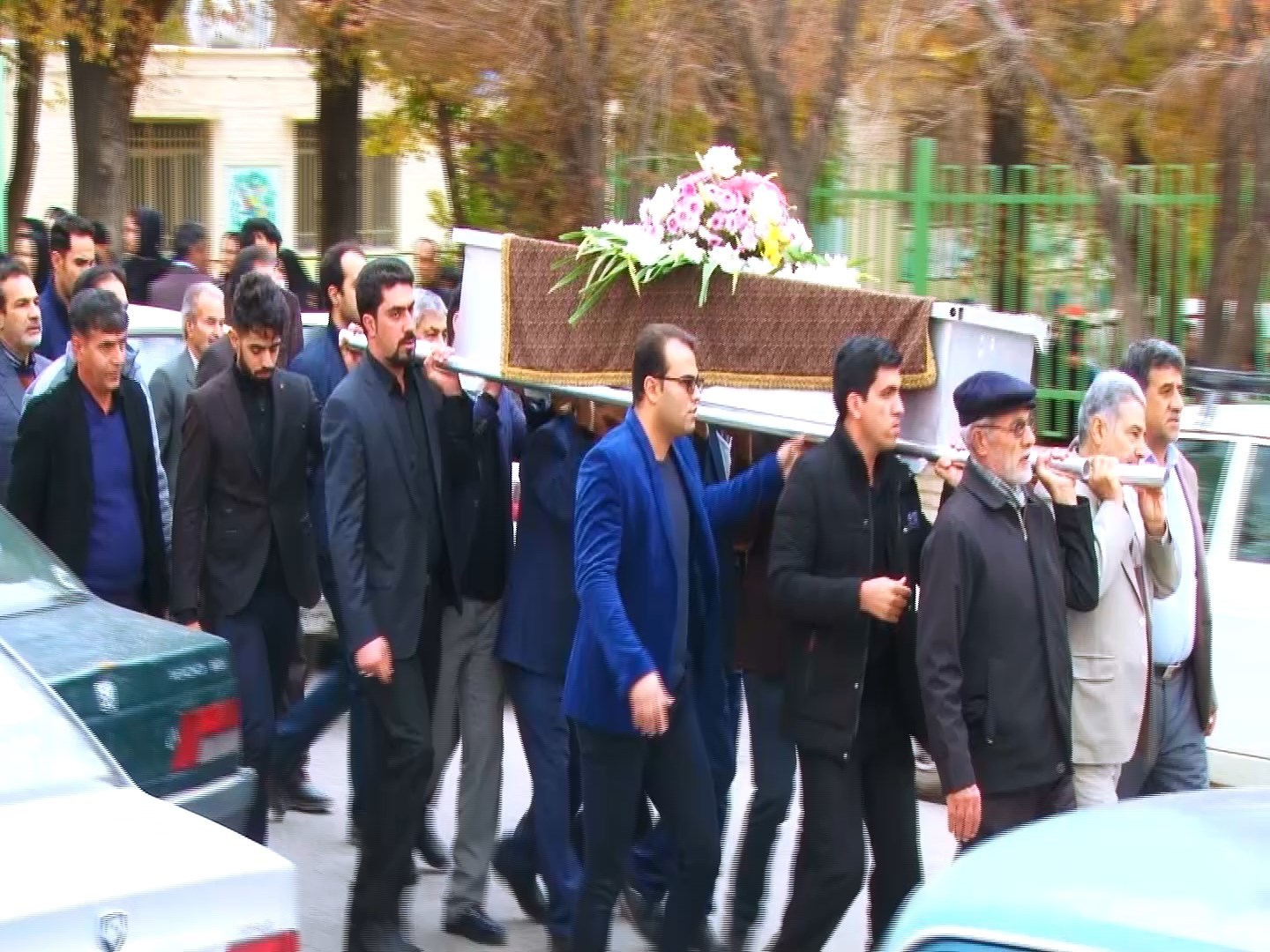 تشییع و خاکسپاری مادر شهیدان پور غلام تشییع و خاکسپاری مادر شهیدان پور غلام