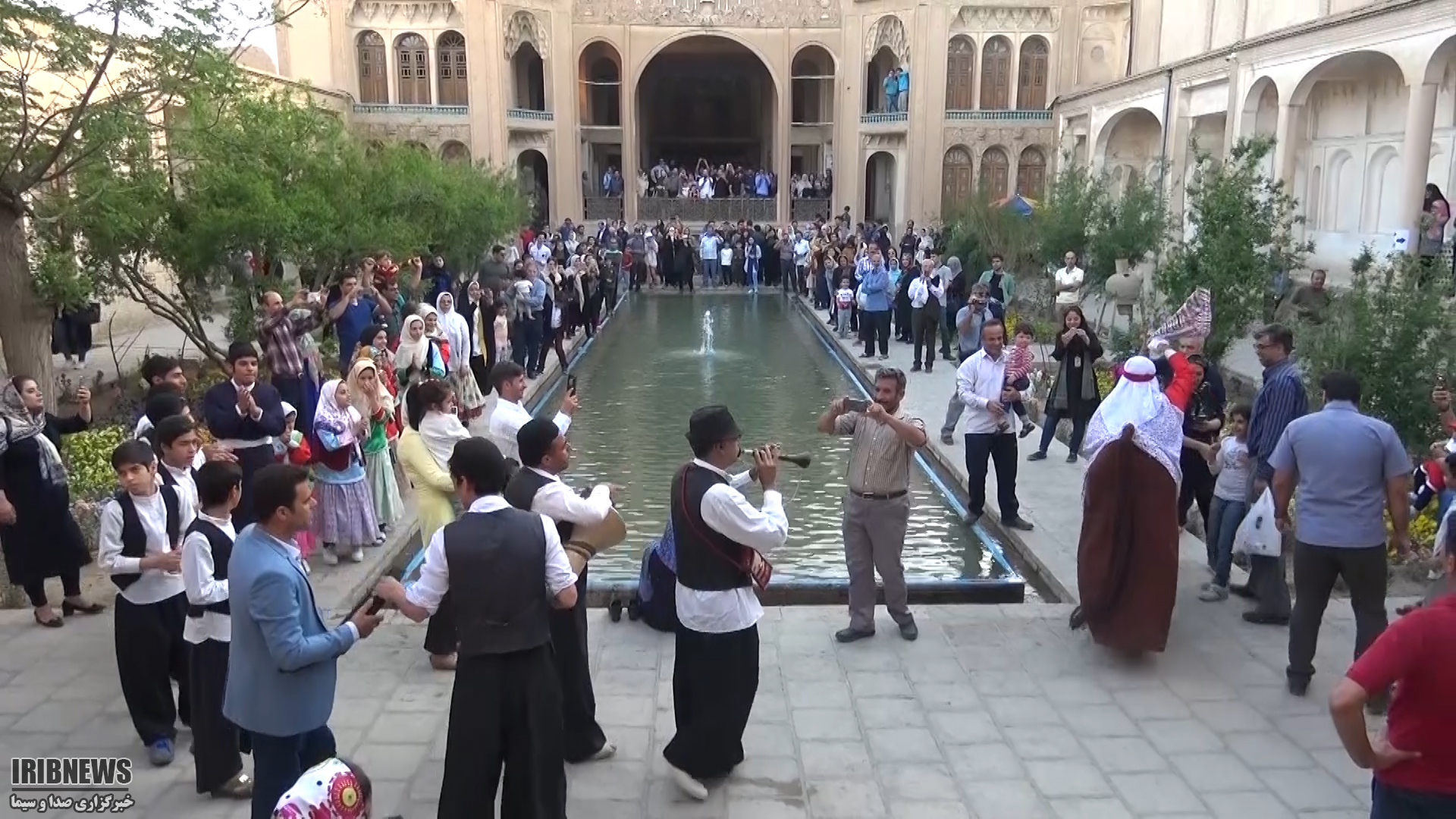 بازدیدبیش از 920هزار گردشگر از جاذبههای طبیعی و تاریخی کاشان بازدیدبیش از 920هزار گردشگر از جاذبههای طبیعی و تاریخی کاشان