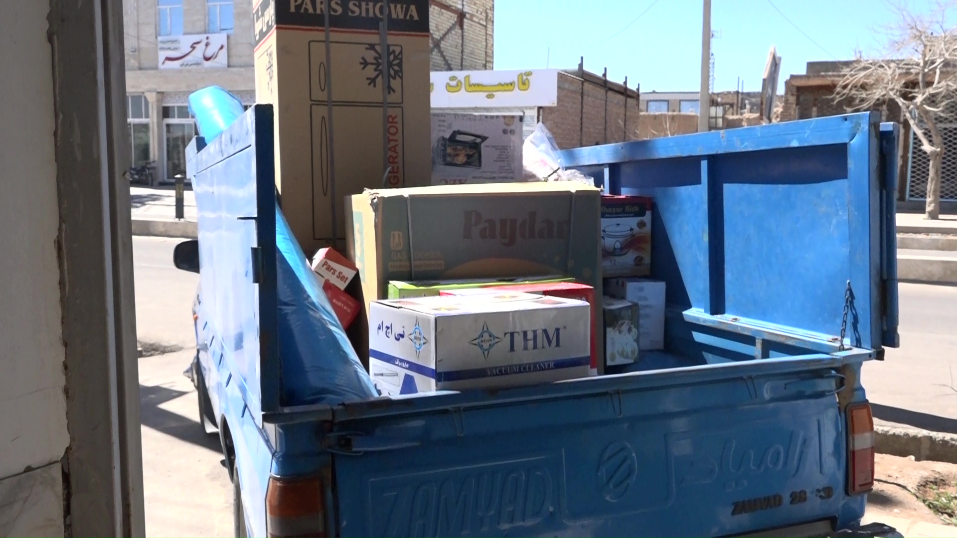 اهدای جهیزیه به نوعروسان نیازمند درمیان