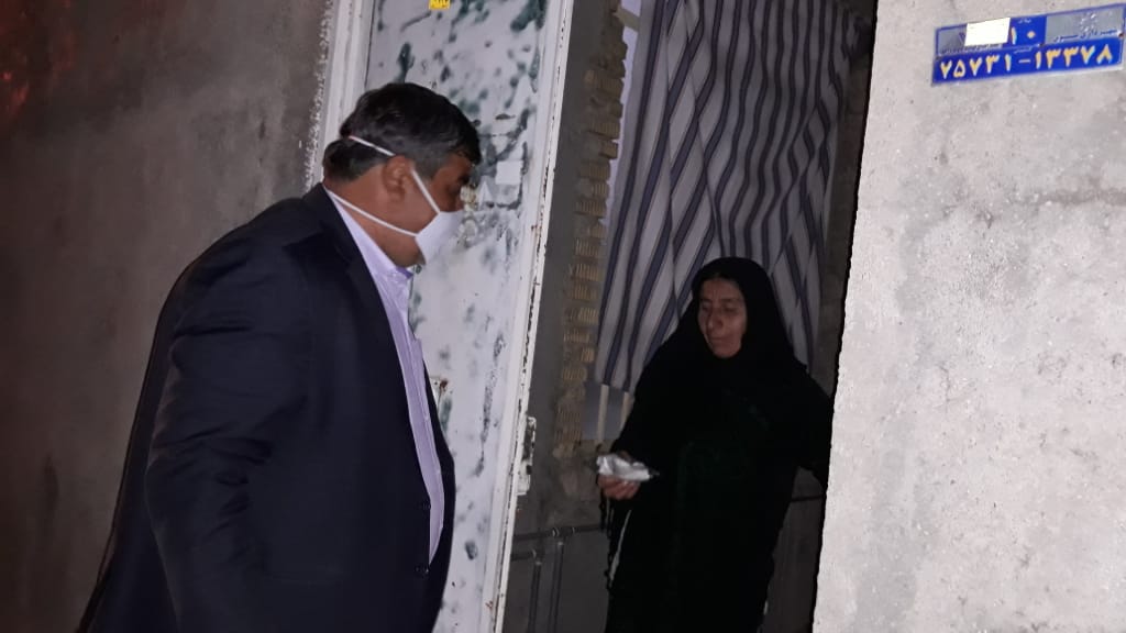 توزیع بسته های بهداشتی بین نیازمندان شهر سوق