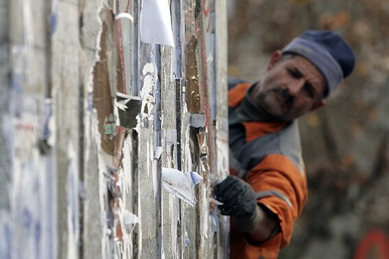 پاکسازی چهره شهر شیراز از تبلیغات انتخاباتی با تلاش شبانه روزی ۷۰۰ پاکبان