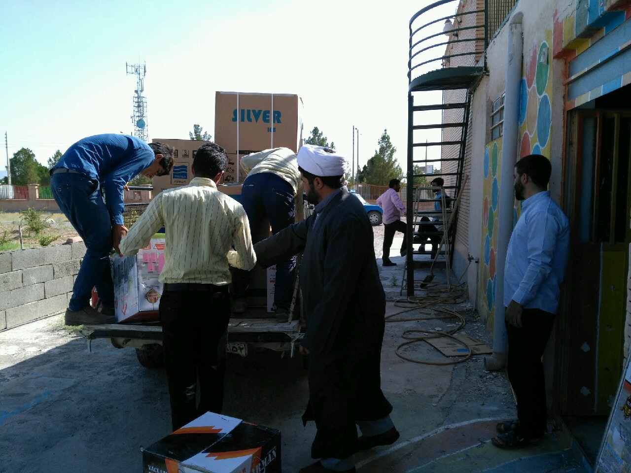 اهدای 5 سری جهیزیه به طلاب درمیانی در آستانه ازدواج