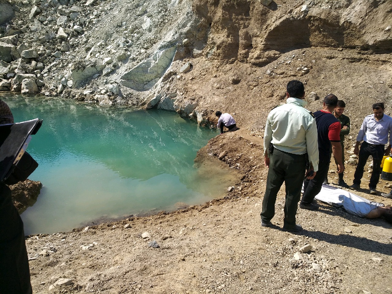 جوان ۲۱ ساله خوشابی در آبگیرمعدن روستای نوراباد غرق شد جوان ۲۱ ساله خوشابی در آبگیرمعدن روستای نوراباد غرق شد