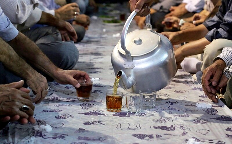 جوانان کرمانشاهی زوّار اربعین را در منازل خود اسکان می دهند جوانان کرمانشاهی زوّار اربعین را در منازل خود اسکان می دهند