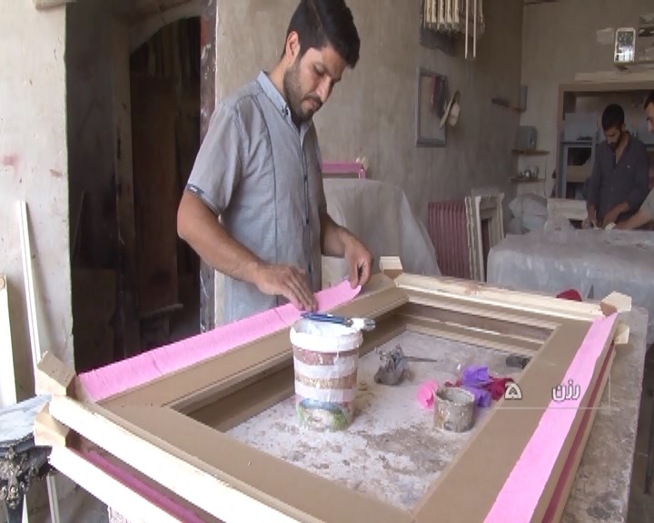 روستای کاج ، قطب تولید قاب عکس کشور