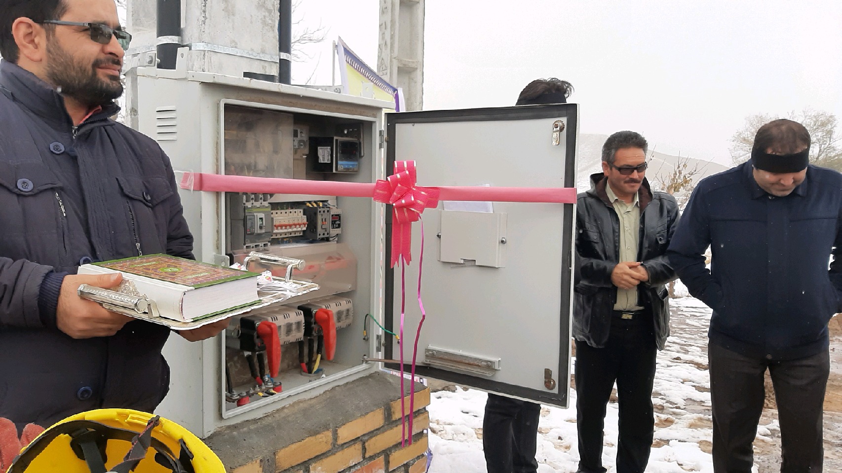 برق رسانی به روستای قلعه دختر فریمان