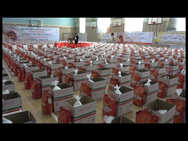 توزیع بسته های حمایتی هلال احمر دراجرای رزمایش کمک مومنانه