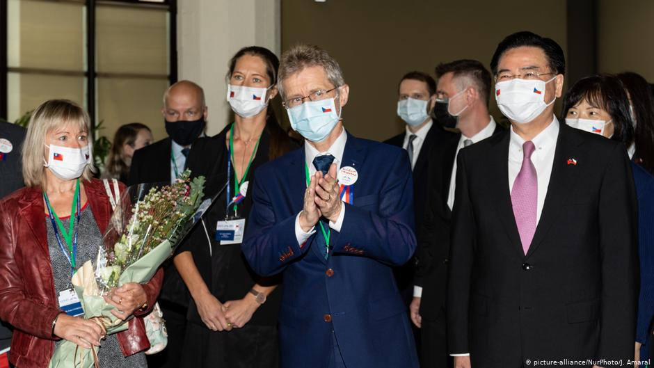 پراگ سفیر چین را احضار کرد پراگ سفیر چین را احضار کرد