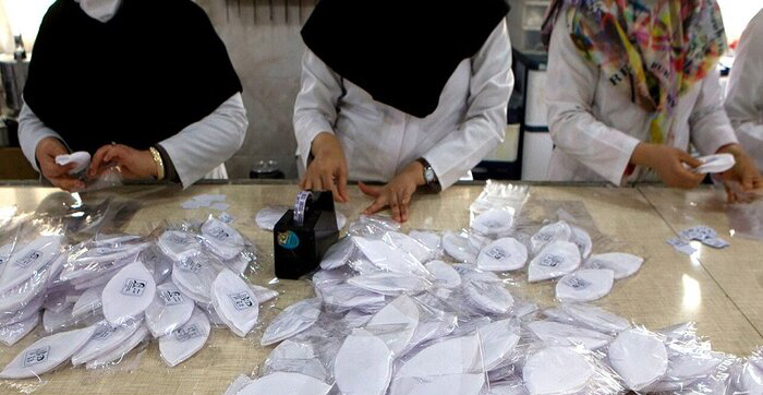 تولید روزانه ۴۰ هزار عدد ماسک در مهاباد تولید روزانه ۴۰ هزار عدد ماسک در مهاباد