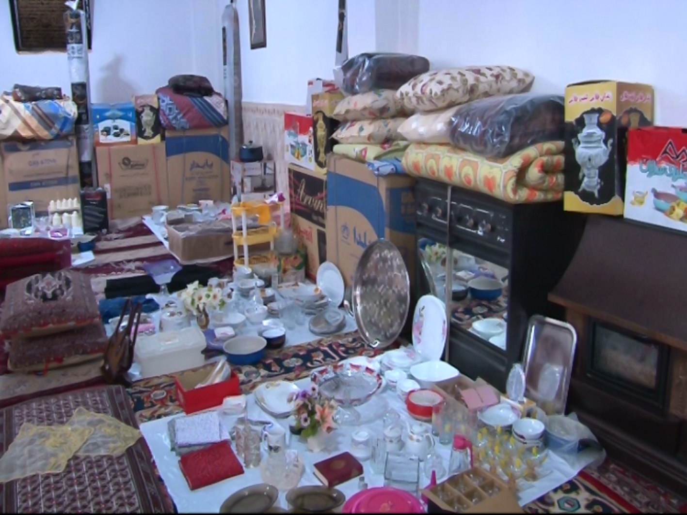 اهدای ۱۰ سری جهیزیه به نو عروسان در مراغه
