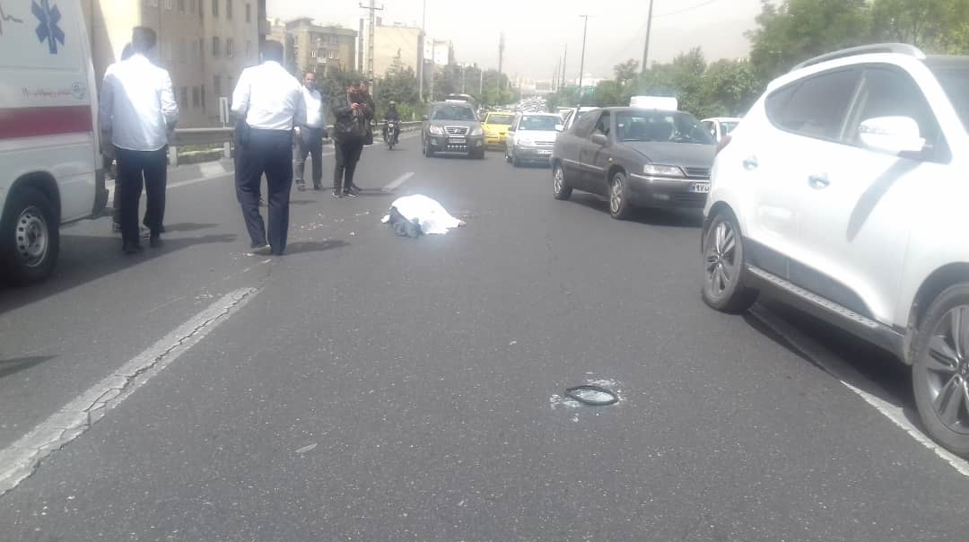 فوت راکب موتورسیکلت بر اثر واژگونی در بزرگراه همت