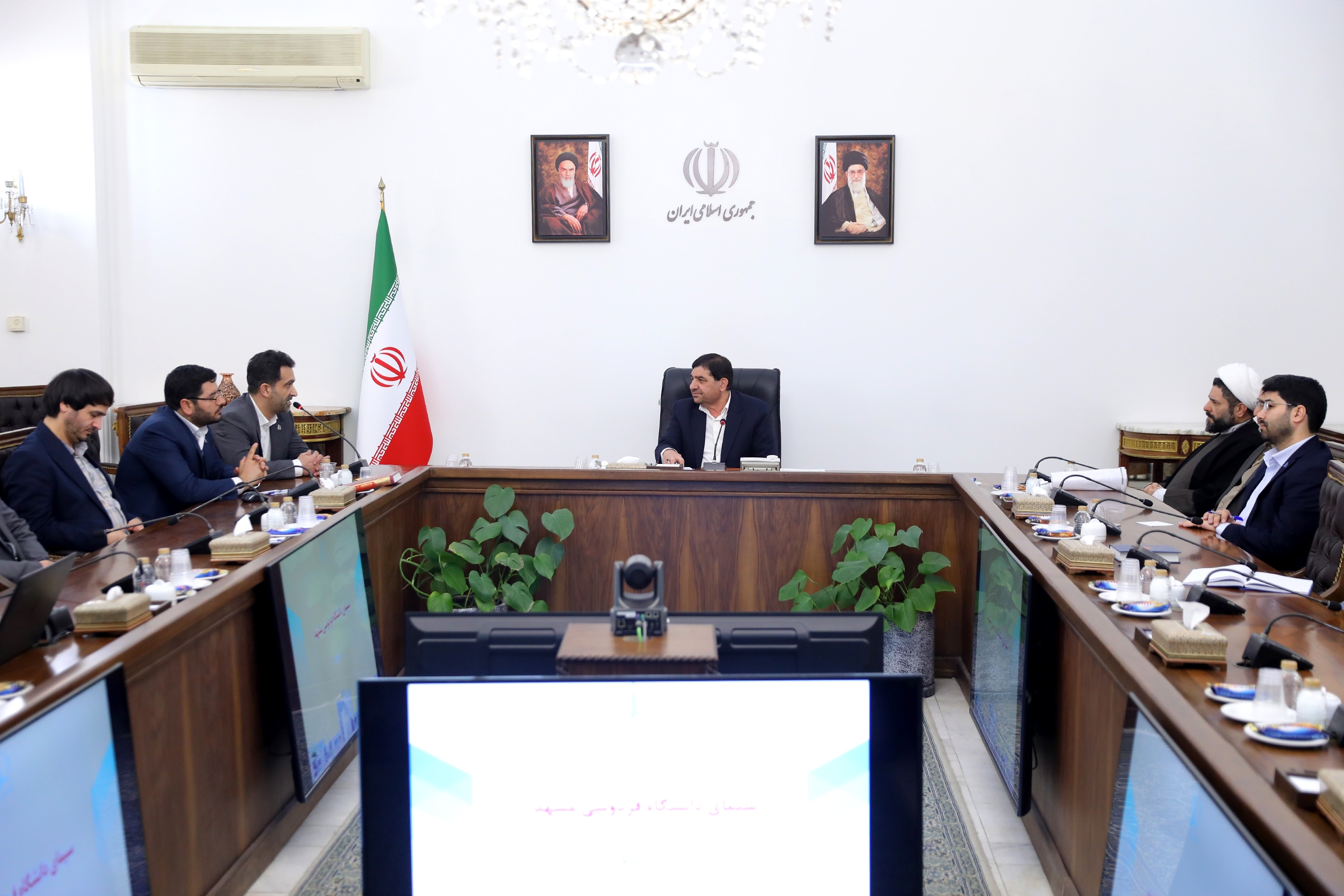 ** دانشگاه فردوسی مشهد در حل مسائل شرق کشور نقشآفرینی کند ** دانشگاه فردوسی مشهد در حل مسائل شرق کشور نقشآفرینی کند