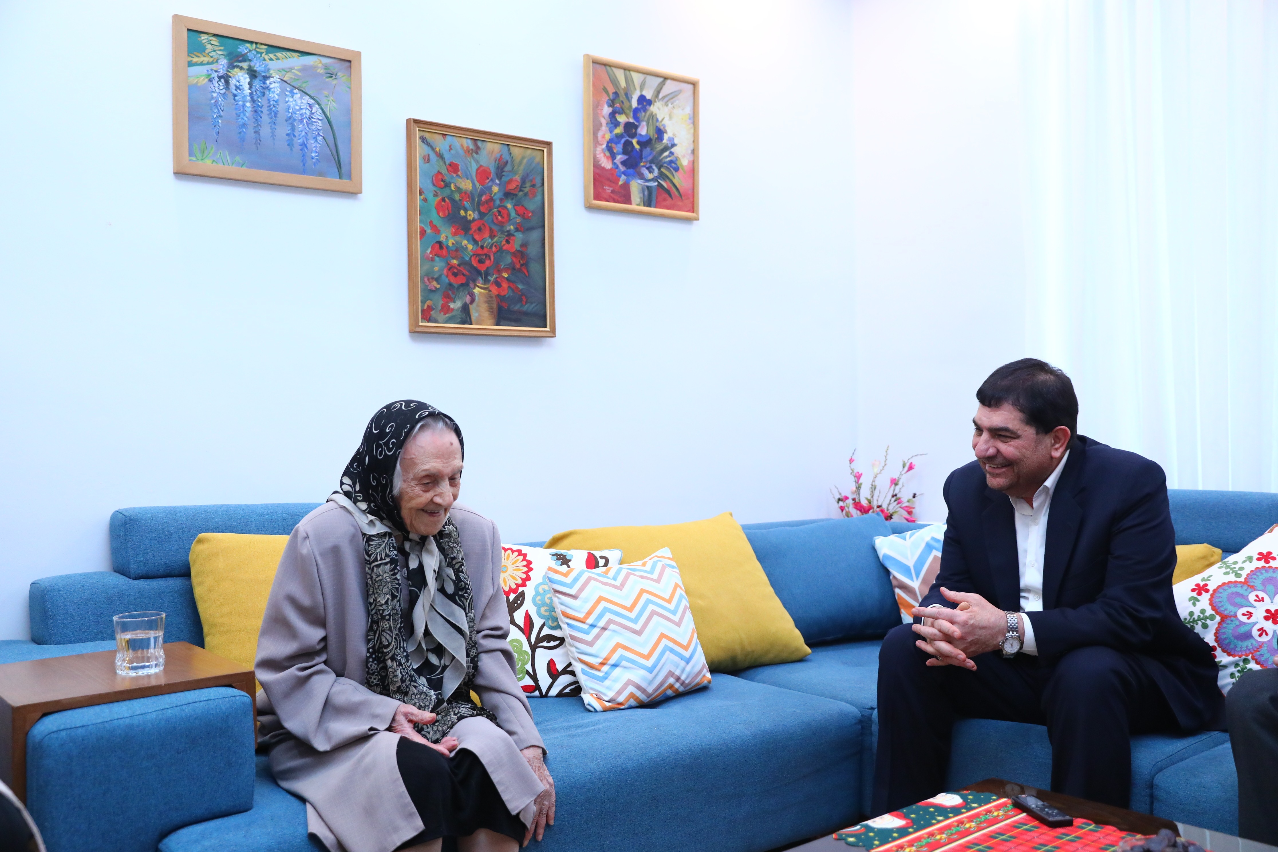 ** دیدار و گفتگوی مخبر با خانواده شهید تومانیان ** دیدار و گفتگوی مخبر با خانواده شهید تومانیان