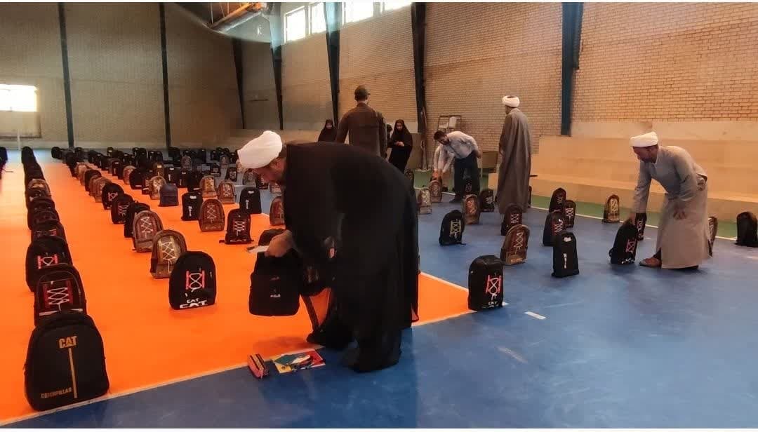 توزیع حدود هزار بسته نوشت افزار در آستانه مهر