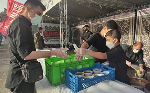 خدماترسانی ۱۳ کانون مساجد از خوزستان به زائران حسینی در عراق خدماترسانی ۱۳ کانون مساجد از خوزستان به زائران حسینی در عراق