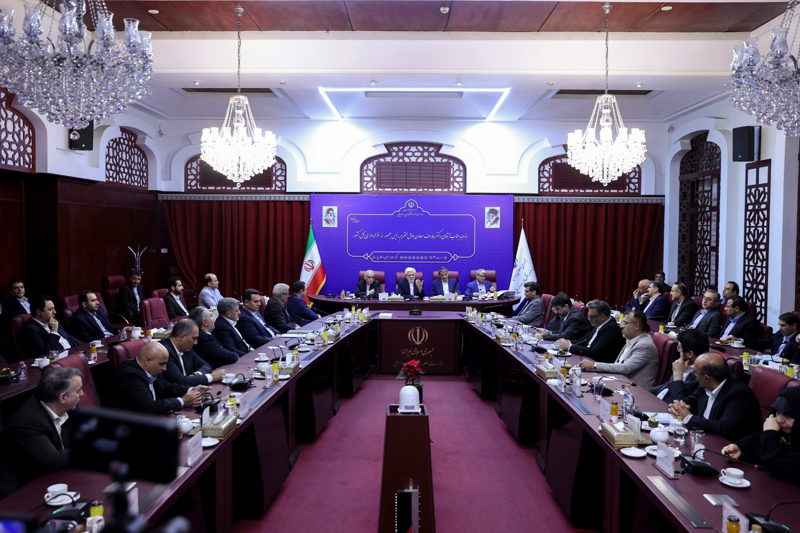 *نیازمند تصمیمگیریهای شجاعانه اقتصادی هستیم *نیازمند تصمیمگیریهای شجاعانه اقتصادی هستیم