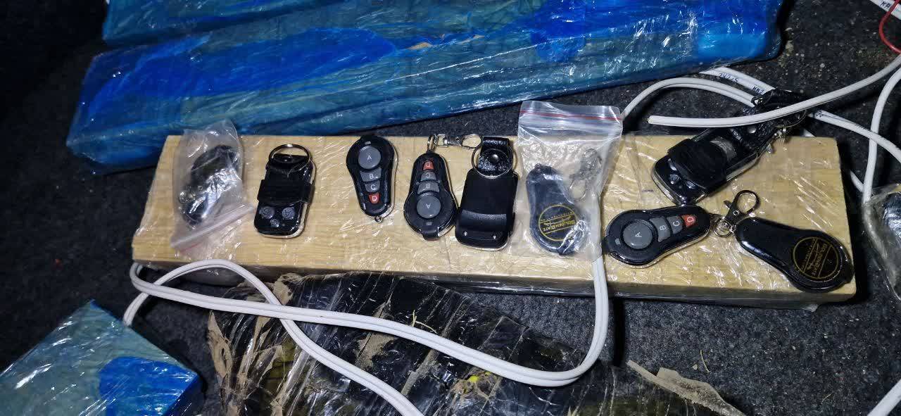 *** کشف سلاح و محمولههای انفجاری یک گروهک تروریستی *** کشف سلاح و محمولههای انفجاری یک گروهک تروریستی