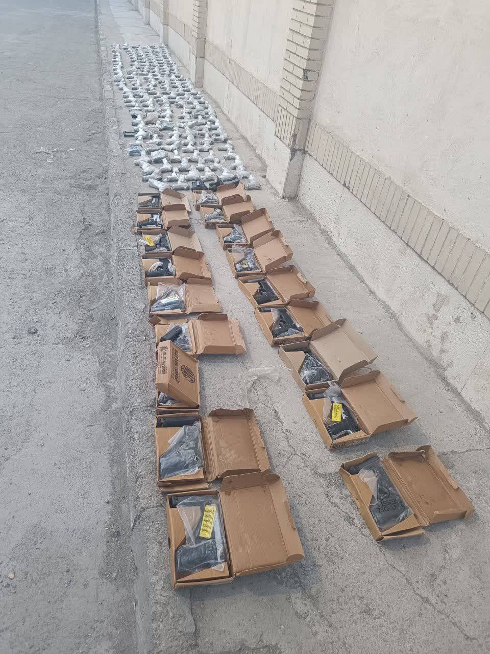 *** کشف سلاح و محمولههای انفجاری یک گروهک تروریستی *** کشف سلاح و محمولههای انفجاری یک گروهک تروریستی