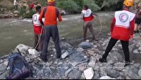تلاش بی وقفه نجاتگران هلال احمر برای نجات گرفتار شدگان کوهستان و رودخانه خروشان تالارجار اشنویه  