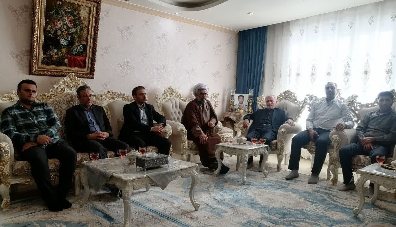 دیدار با خانواده شهید مبارزه با مواد مخدر در ارومیه دیدار با خانواده شهید مبارزه با مواد مخدر در ارومیه