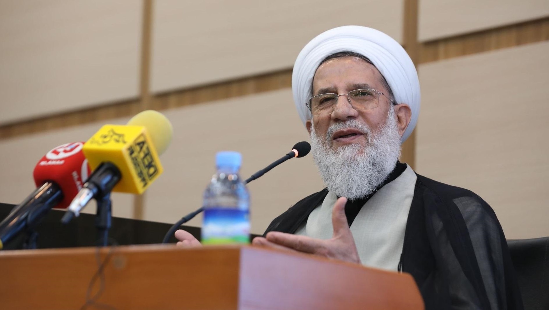 *** تنها راه رسیدن خانوادهها به امنیت فکری، نشاندن نسل جوان بر سر سفره قرآن است *** تنها راه رسیدن خانوادهها به امنیت فکری، نشاندن نسل جوان بر سر سفره قرآن است