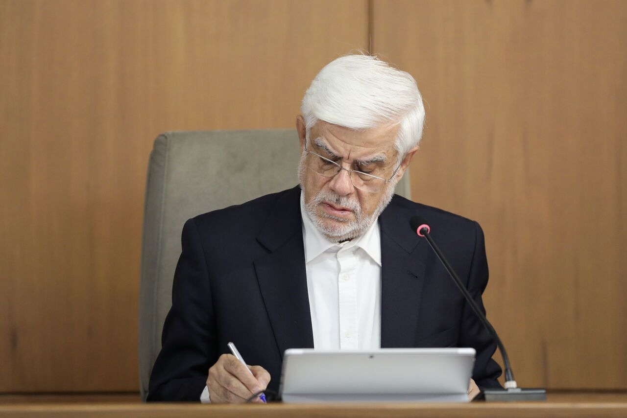 تسلیت عارف به نماینده دوره دهم مجلس در پی درگذشت ابوالشهیدین حمزه ** تسلیت عارف به نماینده دوره دهم مجلس در پی درگذشت ابوالشهیدین حمزه **