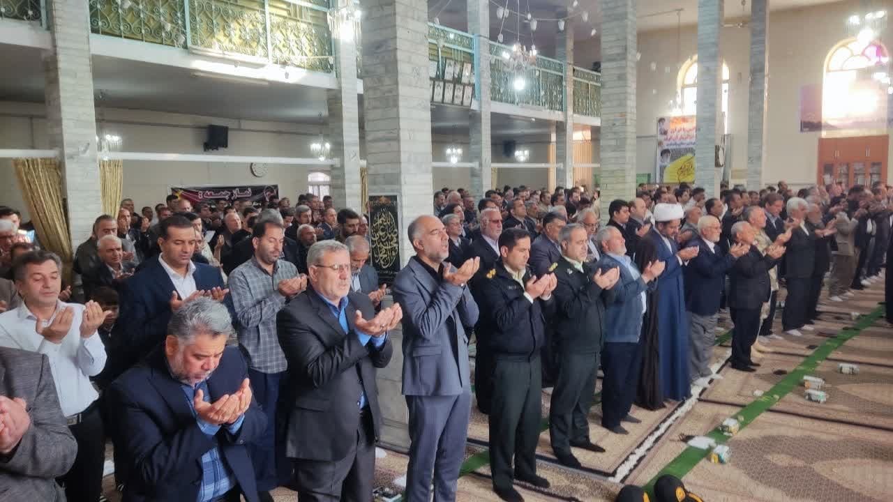 اقامه نماز عید سعید فطر در شهرستان پلدشت 