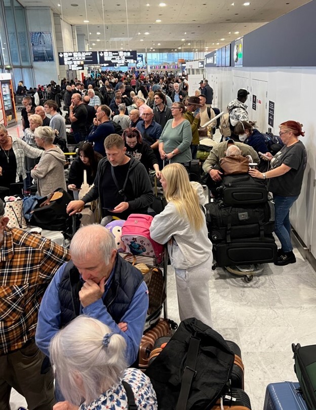 دومین فرودگاه پرتردد اروپا همچنان زیر فشار قوی اختلالات ناشی از قطع برق دومین فرودگاه پرتردد اروپا همچنان زیر فشار قوی اختلالات ناشی از قطع برق