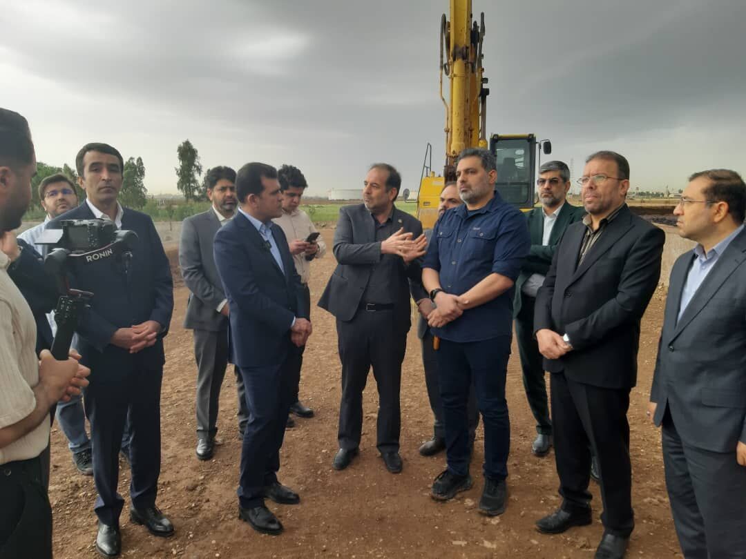 بازدید معاون علمی رئیس جمهور از یک شرکت دانش بنیان در اهواز