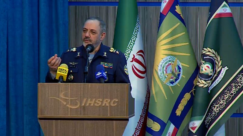 وزیر دفاع: مدیران به آنچه توصیه می کنند، عمل کنند
