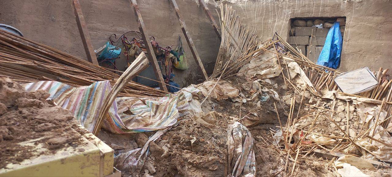 جان باختن یک کودک براثر ریزش سقف منزل در خاش جان باختن یک کودک براثر ریزش سقف منزل در خاش