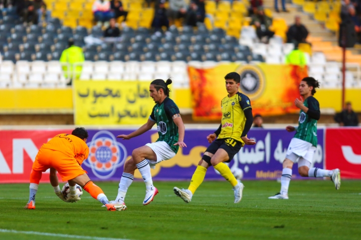 میزبانی فجرشهید سپاسی شیراز  از خیبرخرم آباد