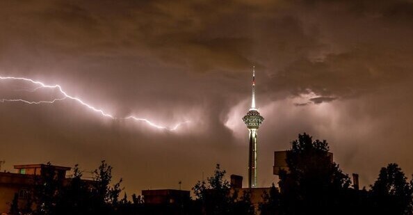 تهرانی‌ها منتظر باد شدید و رعدوبرق باشند