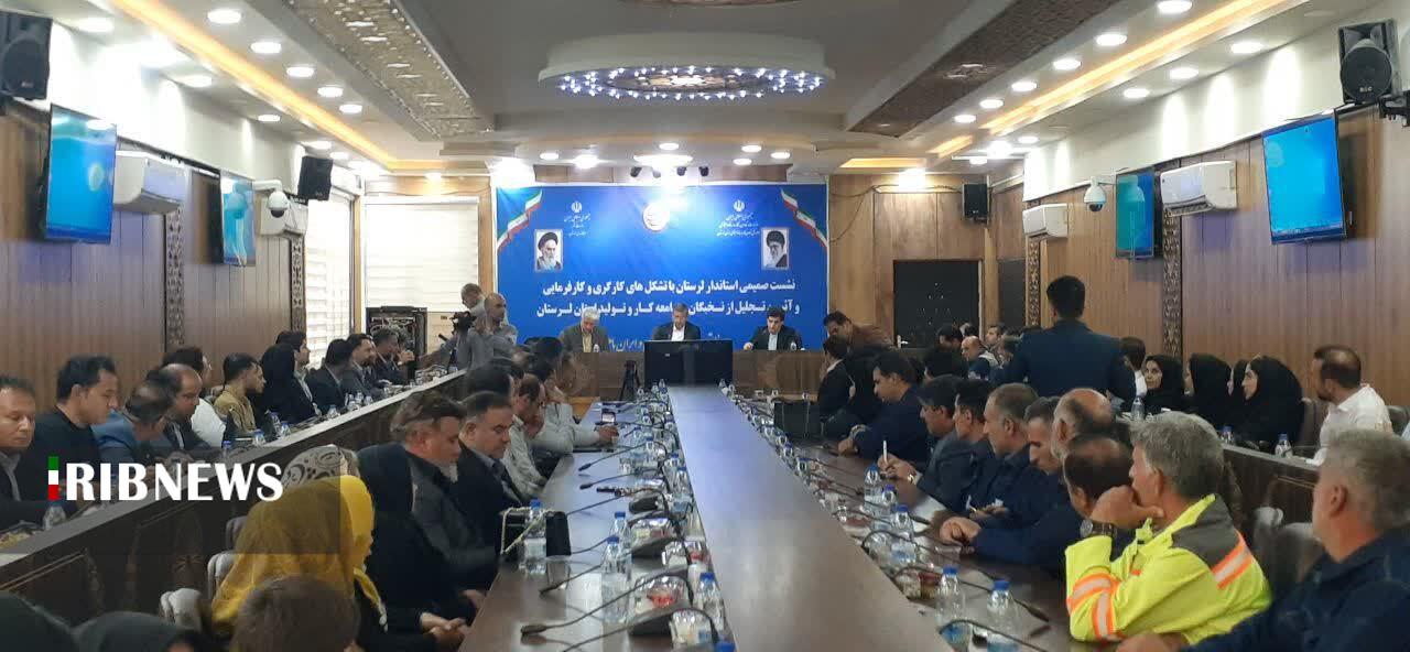 کارگران محور توسعه و پشتوانه پیشرفت استان هستند