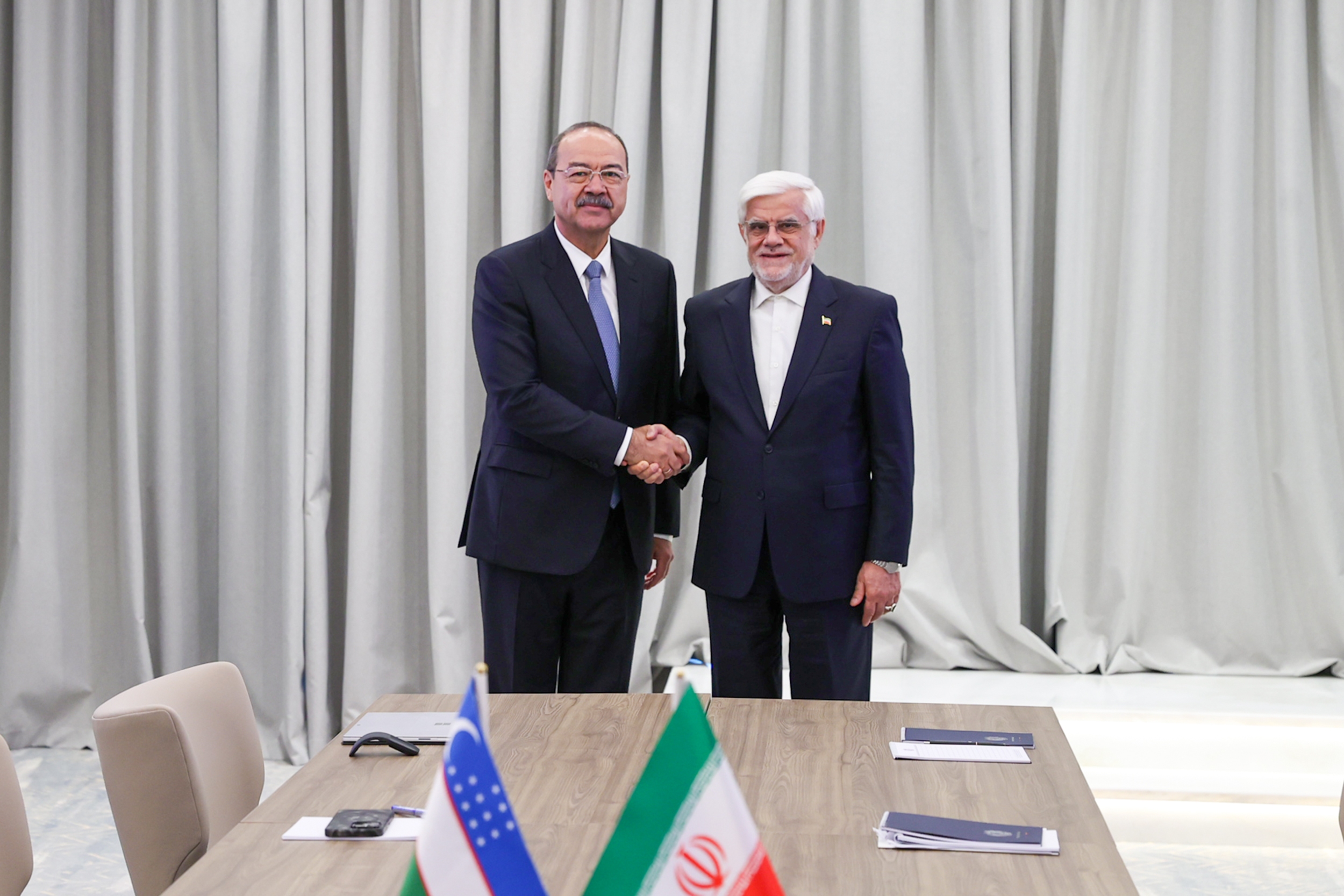 ** استقبال رسمی معاون اول رئیسجمهور از نخست وزیر ازبکستان ** استقبال رسمی معاون اول رئیسجمهور از نخست وزیر ازبکستان