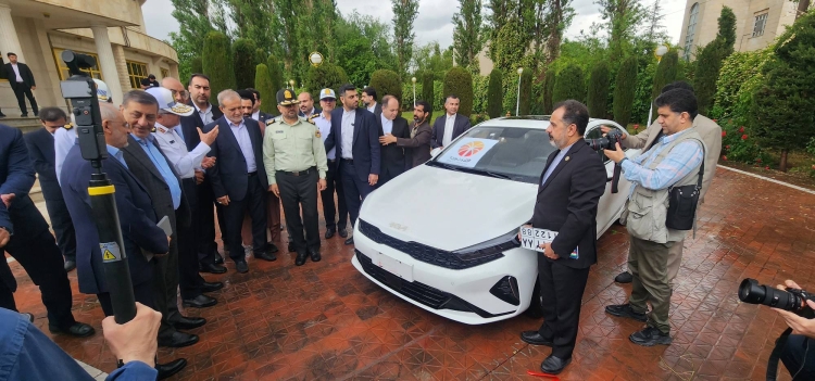 ** شمارهگذاری نخستین خودروی وارداتی از منطقه آزاد تجاری - صنعتی قصرشیرین ** شمارهگذاری نخستین خودروی وارداتی از منطقه آزاد تجاری - صنعتی قصرشیرین