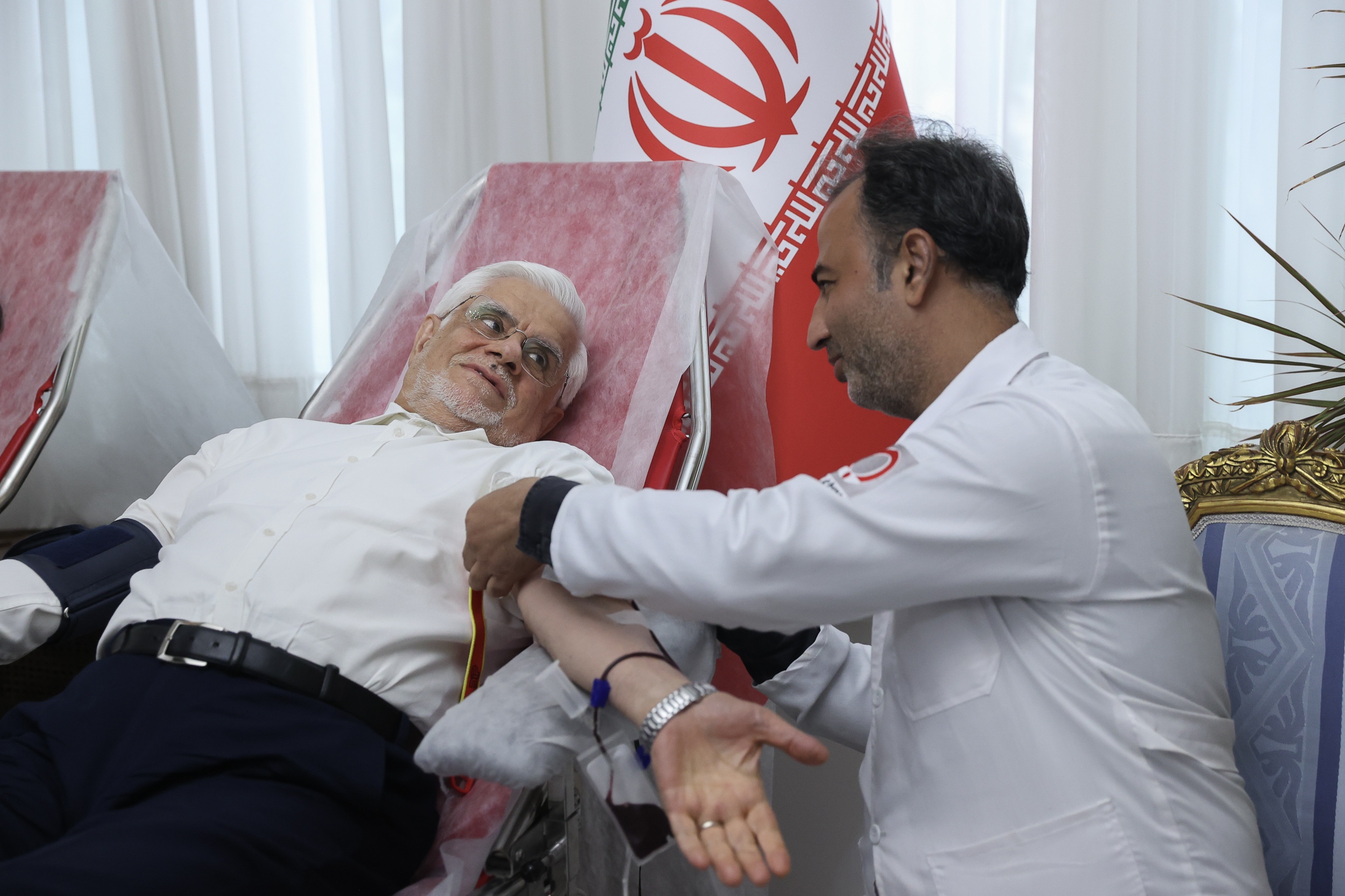 ابراز همدردی اعضای هیئت دولت با مجروحان حادثه بندر شهید رجایی ابراز همدردی اعضای هیئت دولت با مجروحان حادثه بندر شهید رجایی