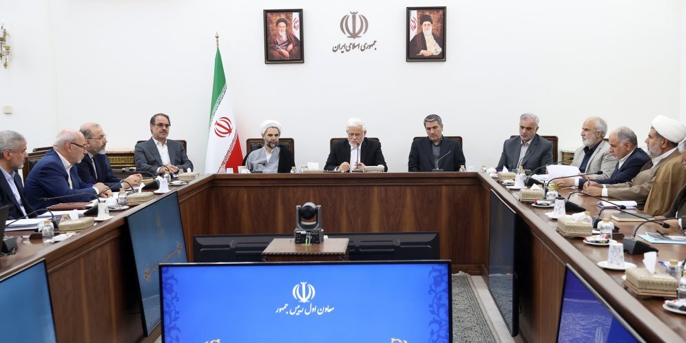 تفسیر از قوانین ریشه فساد است