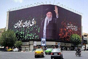 طرح هنرمند البرزی روی دیوارنگاره میدان انقلاب تهران رفت